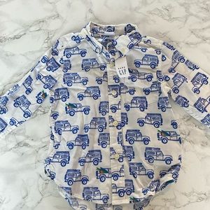 Baby Gap White Long Sleeve Dress Shirt with blue trucks. Size 2 Years
